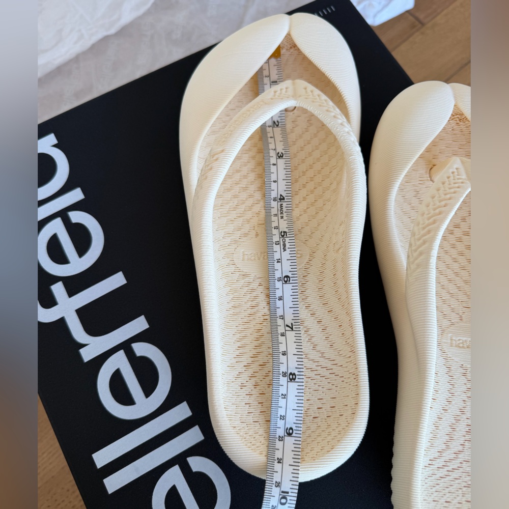 Zellerfeld (Havaianas )3D Printed Oat
Sandals Size 36 Minimal Futuristic - Picture 2 of 6